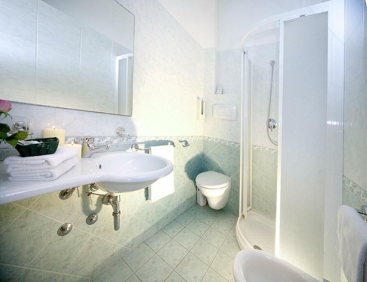 Hotel Olympia กาบิชเชมาเร ภายนอก รูปภาพ